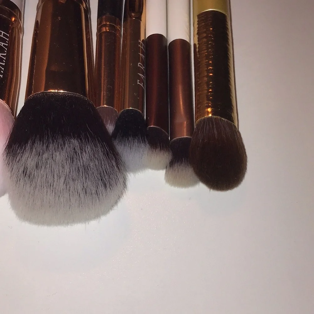 21 piece set of brand new makeup brushes